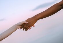 Building Trust: Transparency and Authenticity in Pharma Digital Marketing